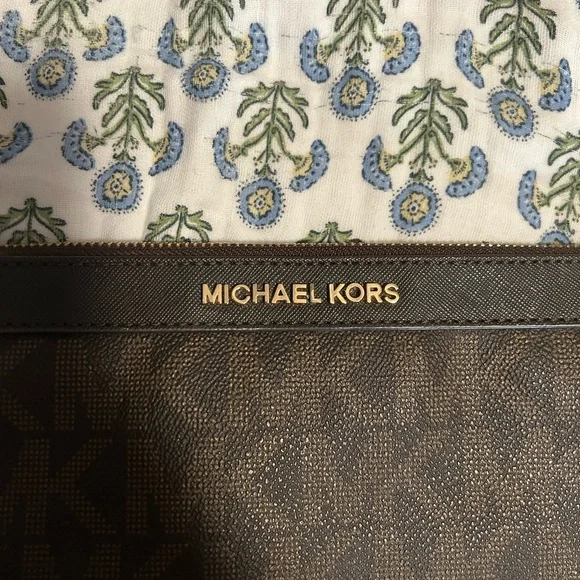 Michael Kors Large Clutch Wristlet - Picture 10 of 12